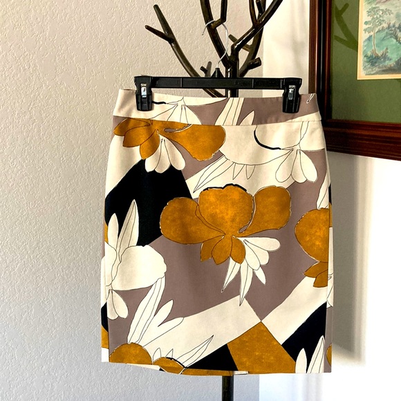 Ann Taylor Factory Dresses & Skirts - Ann Taylor Factory Pencil Skirt Flower Design size 6